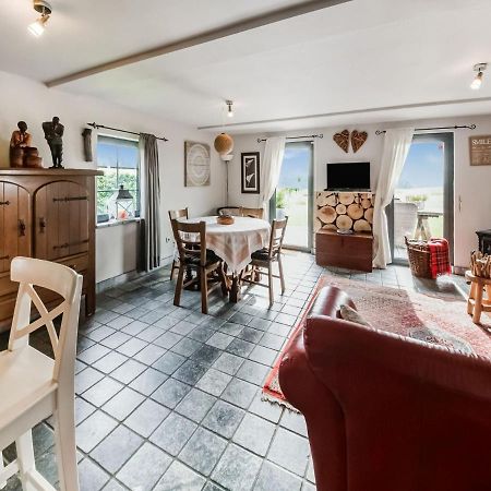 Tranquil Holiday Home In Mont With Bubble Bath ภายนอก รูปภาพ