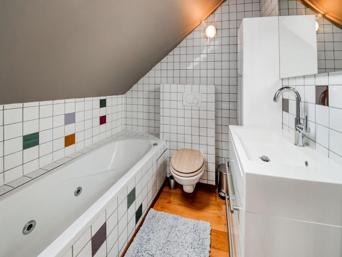 Tranquil Holiday Home In Mont With Bubble Bath ภายนอก รูปภาพ